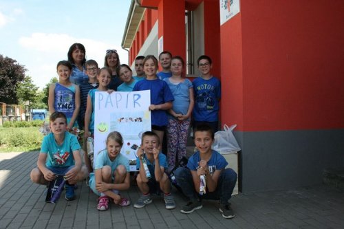 Barevný den s odpadem