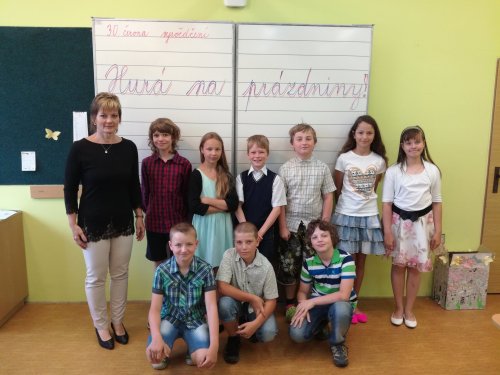 Slavnostní ukončení roku, předání diplomů, odměn i vysvědčení