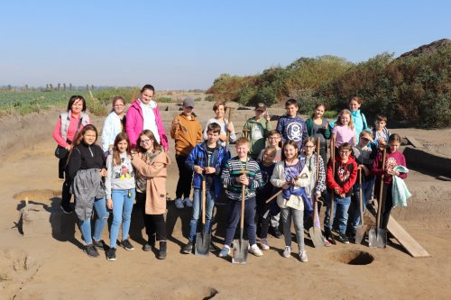 Exkurze na archeologickém nalezišti u Polešovic